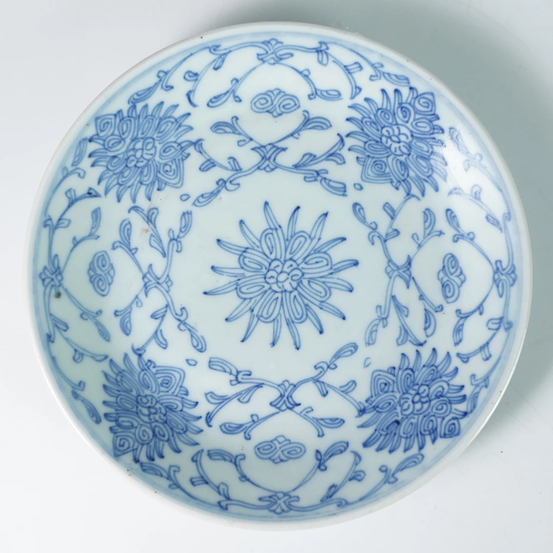 LABCM251225021【十竹斋】清中期淡描缠枝莲青花赏盘