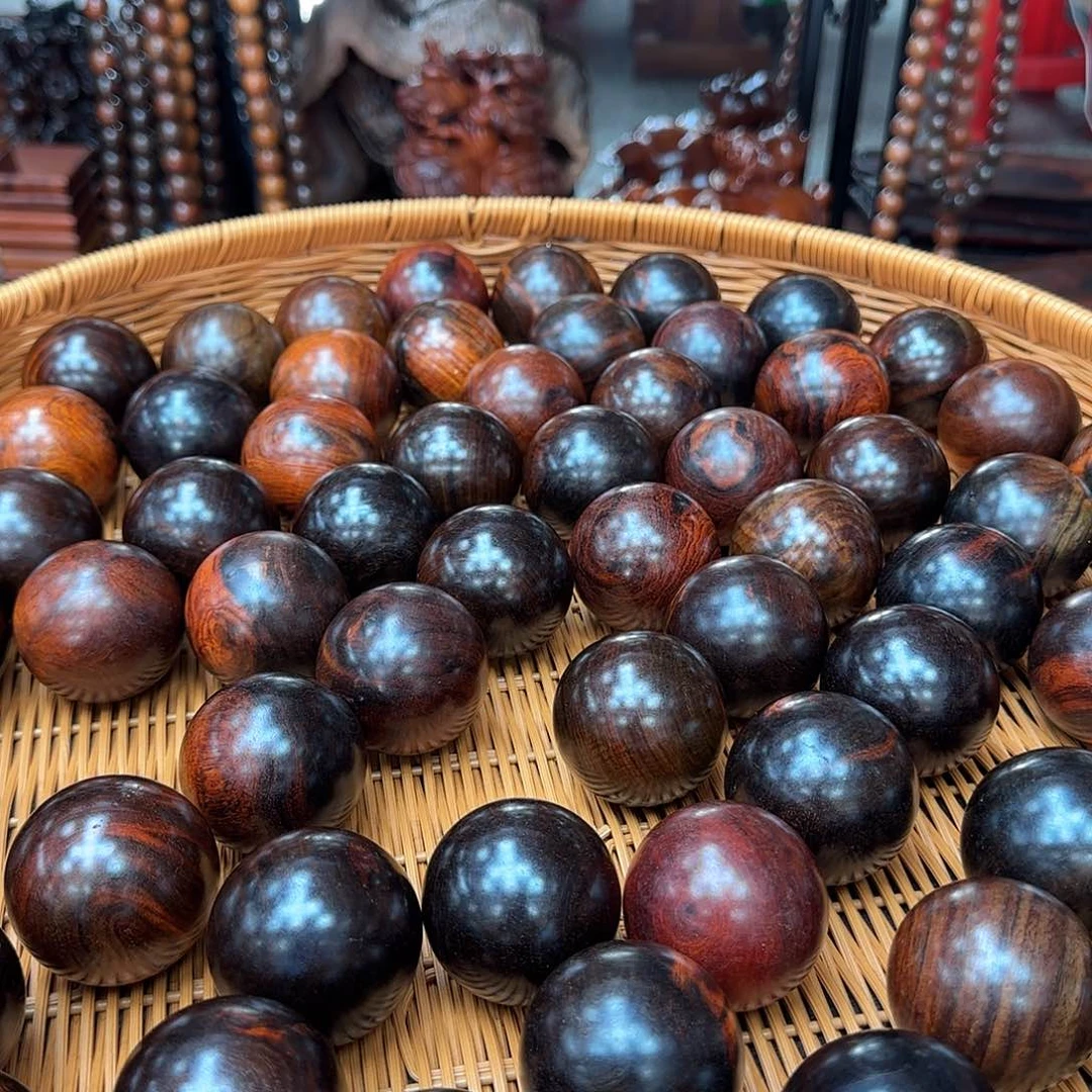 木孙****计老挝大红酸枝球