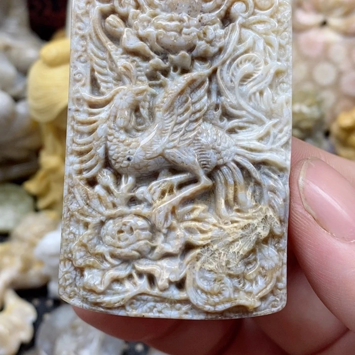 颈饰未镶嵌硅化珊瑚（珊瑚玉）