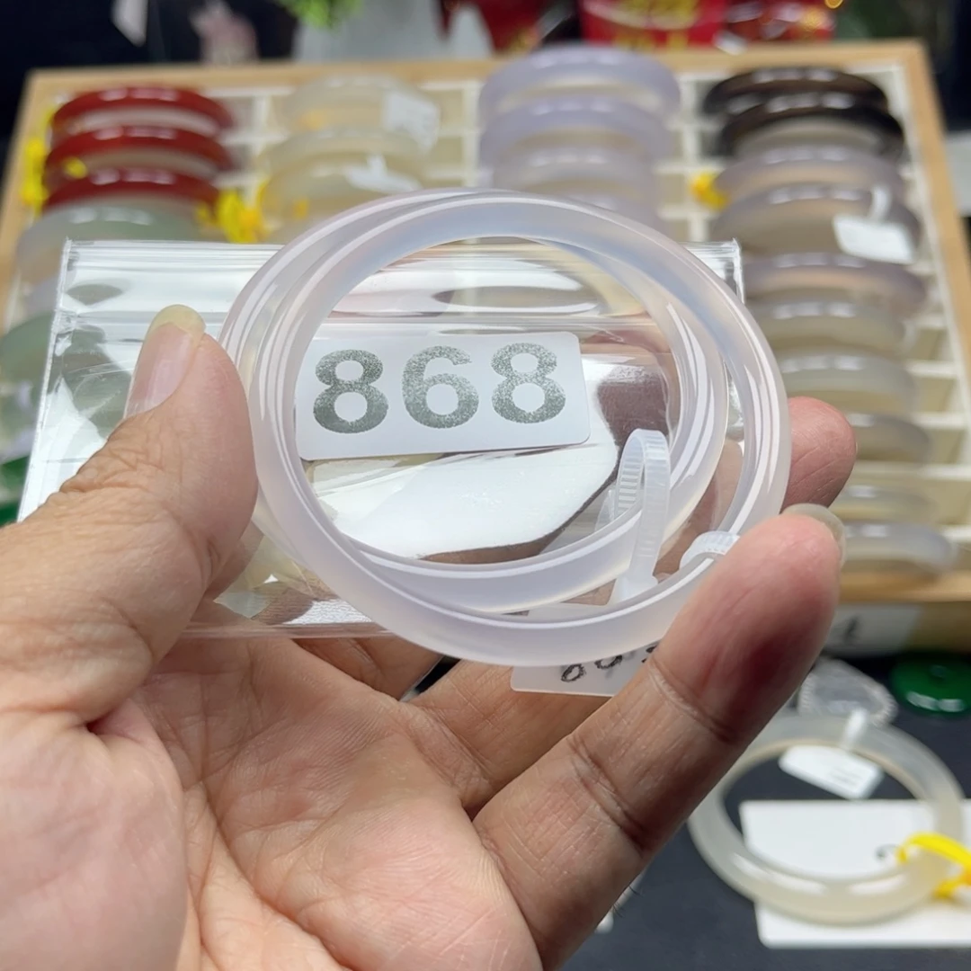 玛瑙/玉髓手镯未镶嵌k****娃