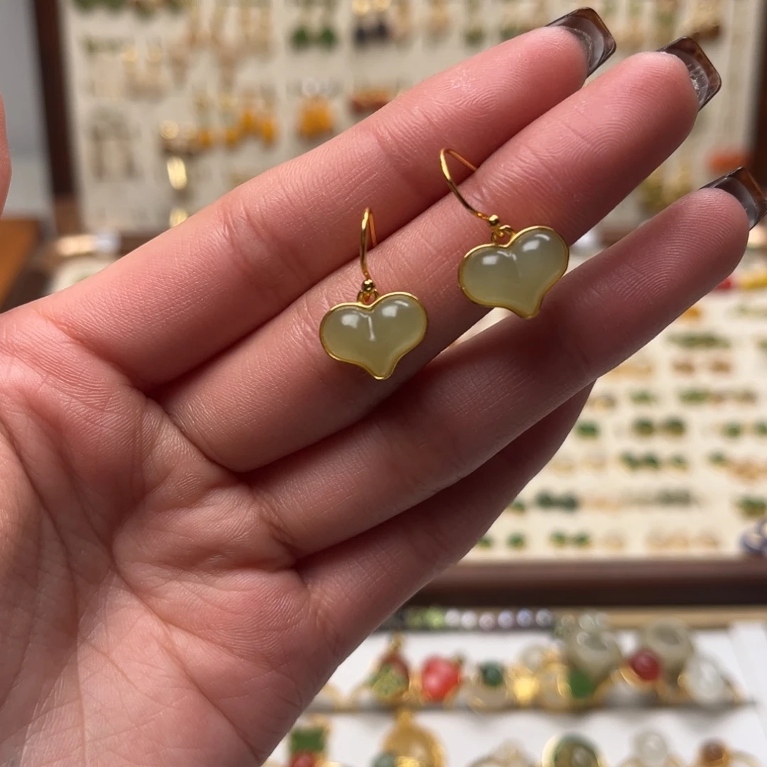 和田玉未镶嵌耳饰