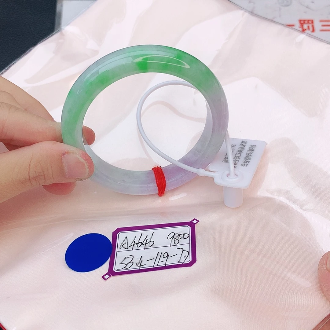 翡翠手镯未镶嵌翡翠