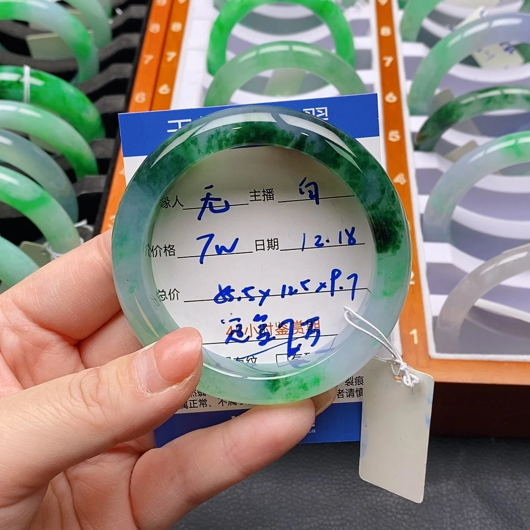 无***翡翠未镶嵌手镯55