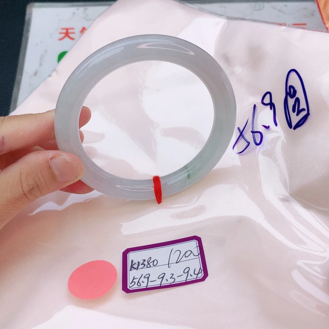 翡翠手镯未镶嵌翡翠