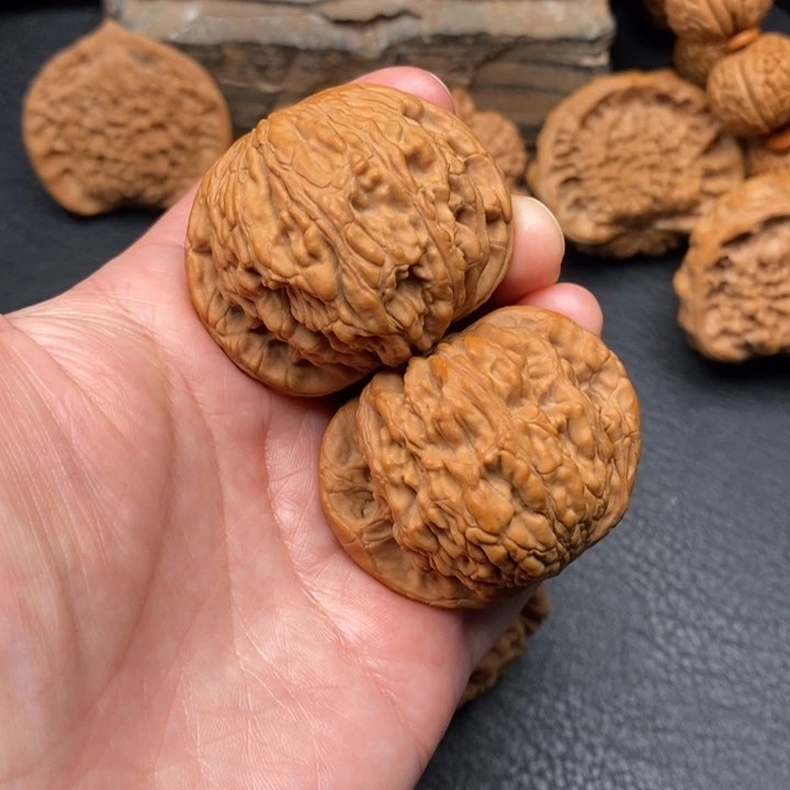 桃核把件尺寸43狮虎兽