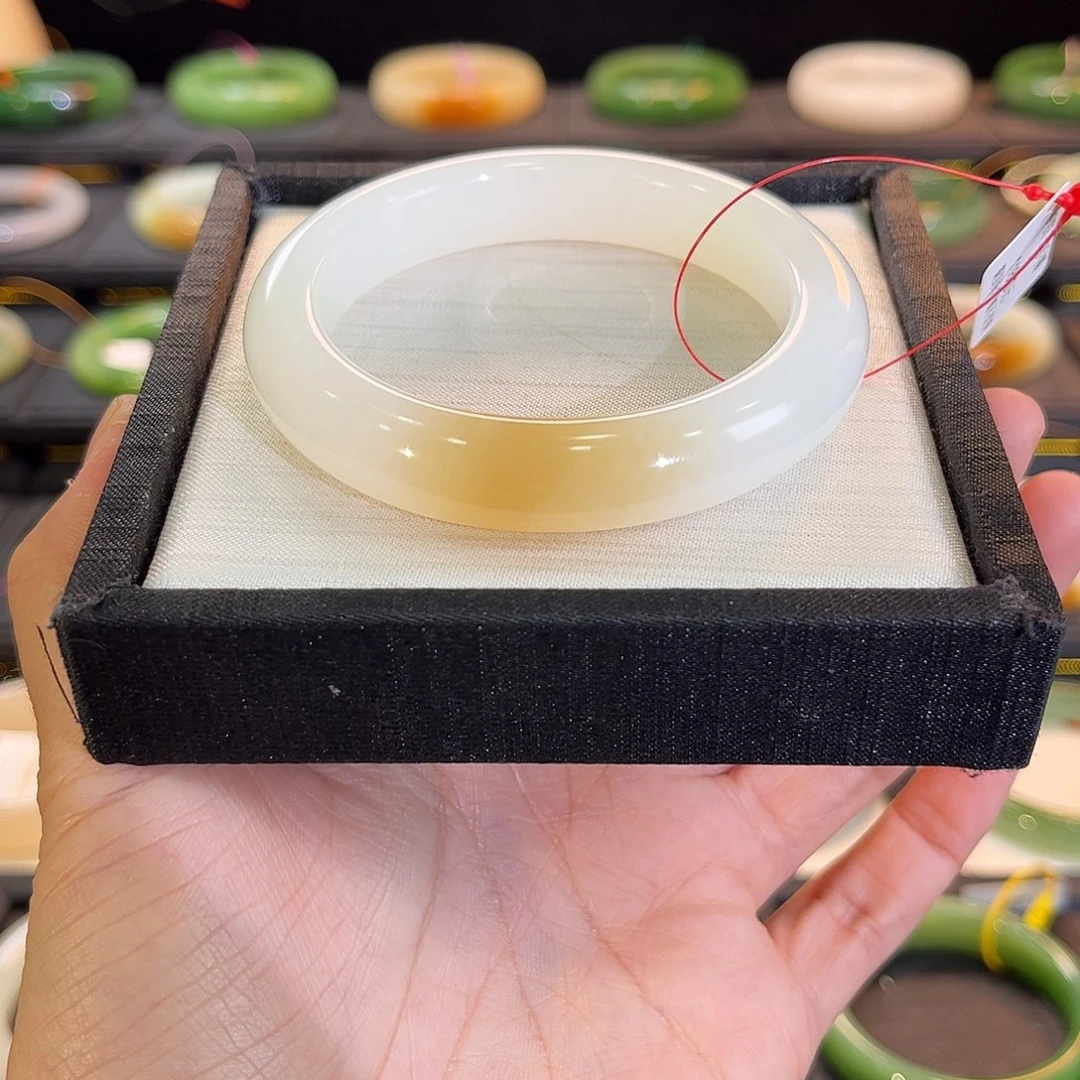 和田玉未镶嵌手镯温柔糖白