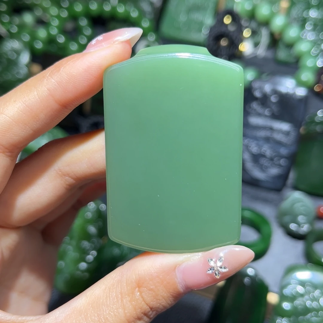 健***哥和田玉未镶嵌颈饰