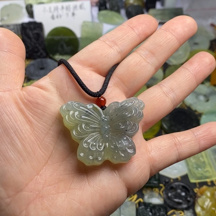 蛇纹石玉颈饰合金