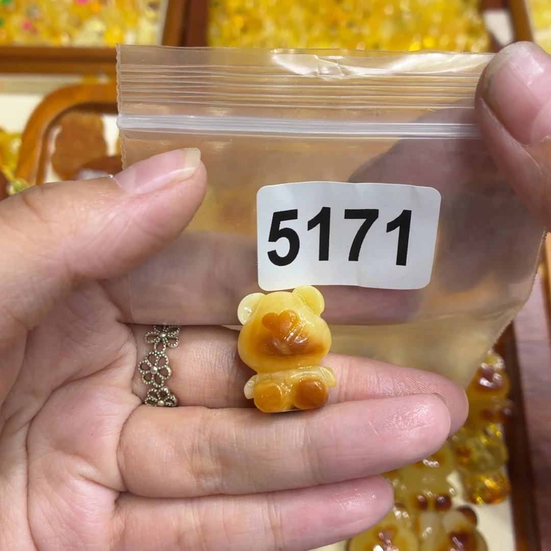 琥珀未镶嵌颈饰我