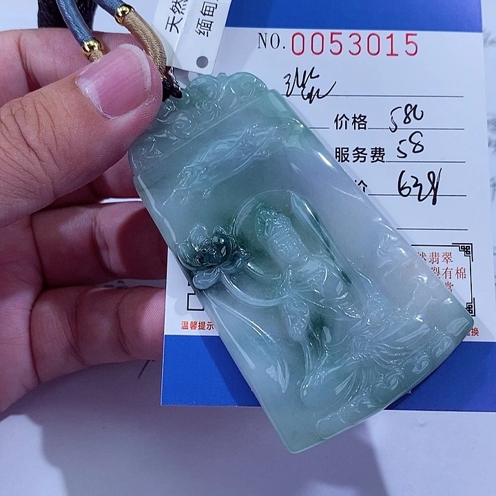 翡翠未镶嵌颈饰淡**对
