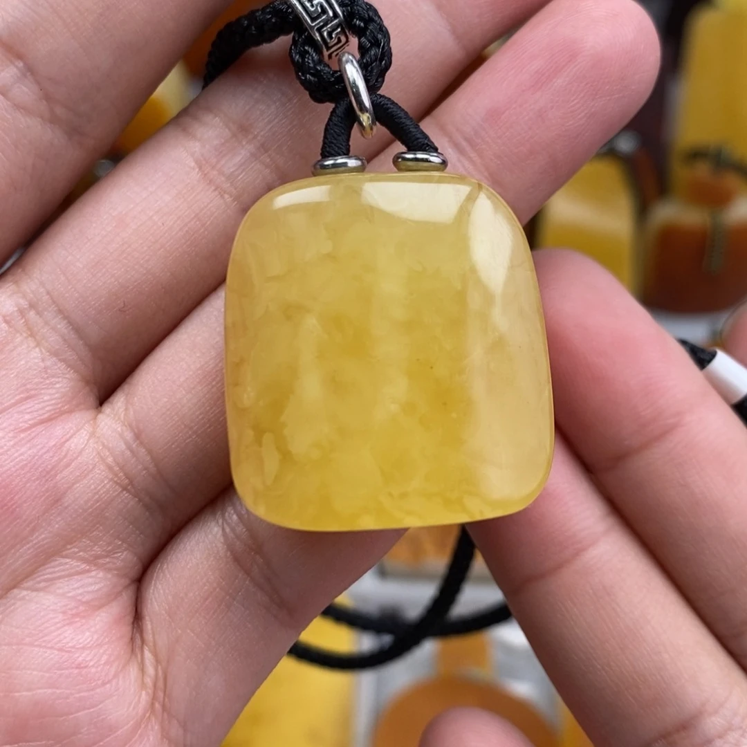 琥珀吊坠(赠链)未镶嵌