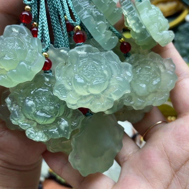 蛇纹石玉未镶嵌吊坠