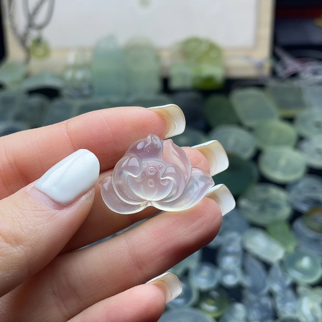 岫玉未镶嵌项圈荷花