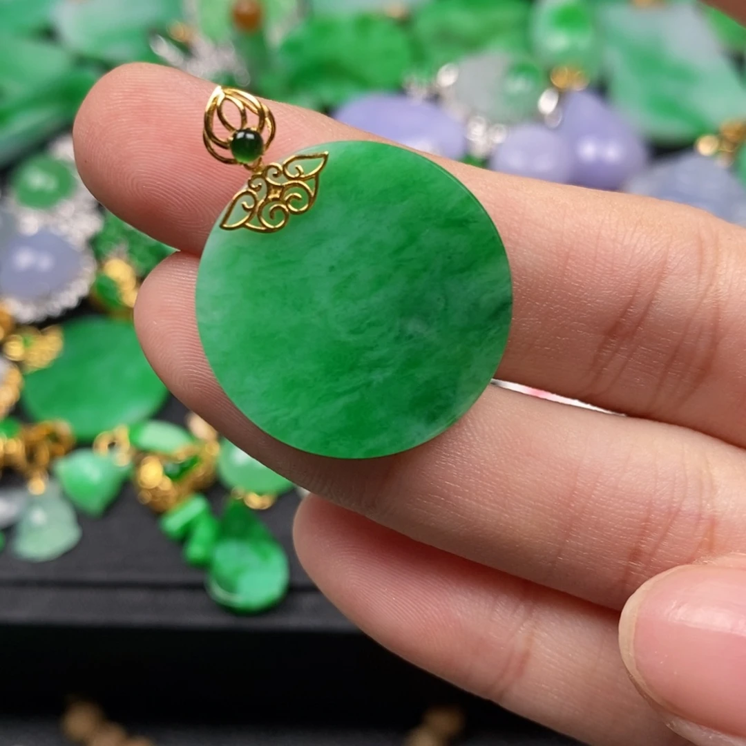 翡翠18K金镶嵌颈饰翡翠