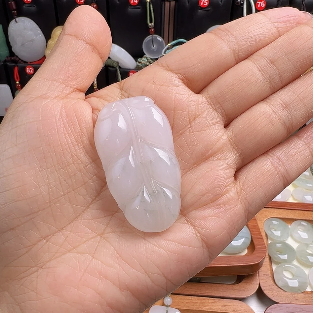 石英质玉未镶嵌颈饰哈****