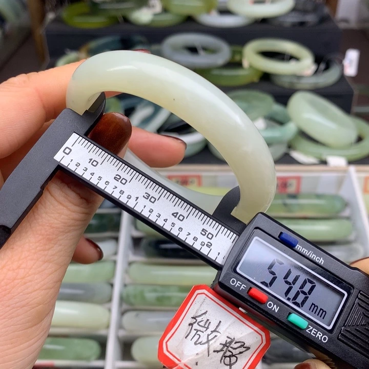 蛇纹石玉未镶嵌手镯553