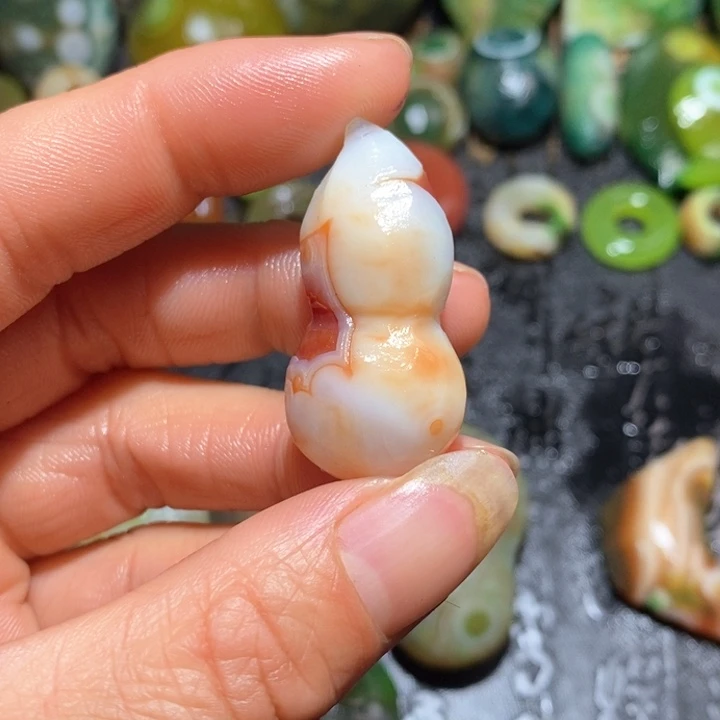 石英质玉颈饰未镶嵌小*萧