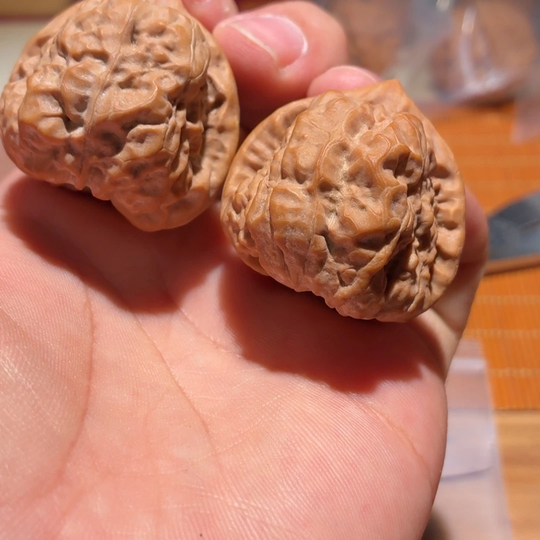 蛤蟆头文玩核桃B28