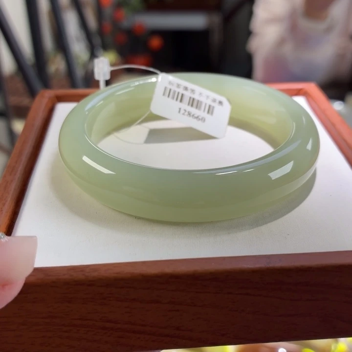 和田玉未镶嵌手镯55.5。20