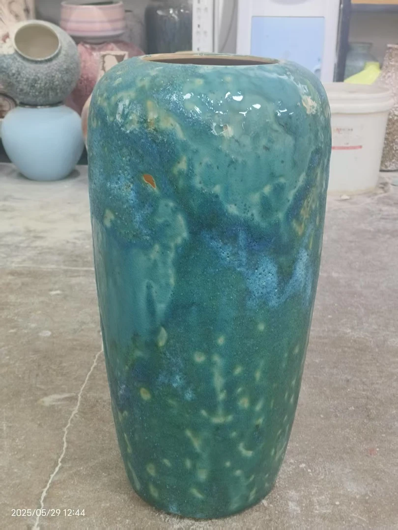 点关注，左上角抽陶瓷花瓶摆件