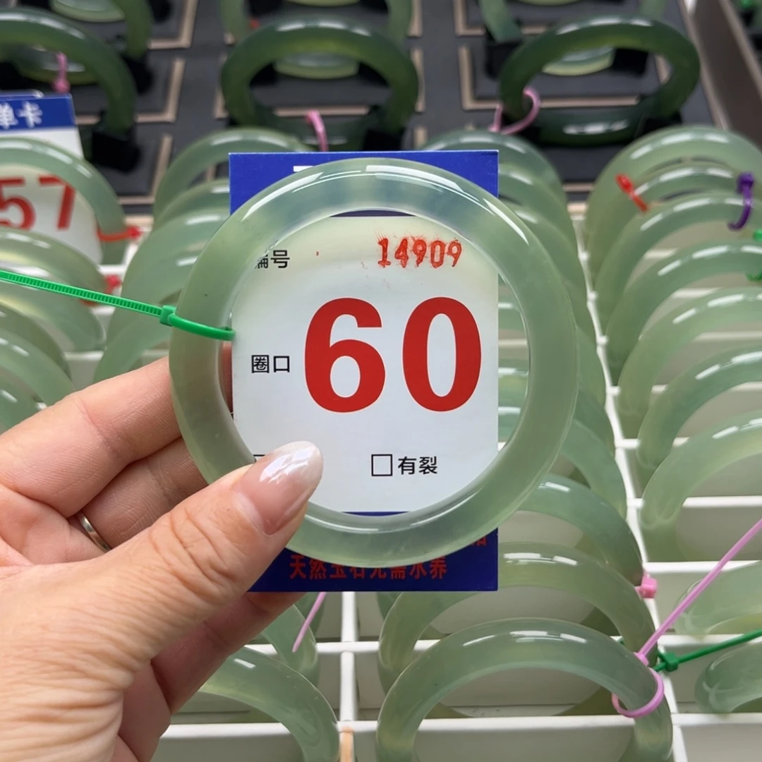 张***俊蛇纹石玉未镶嵌手镯