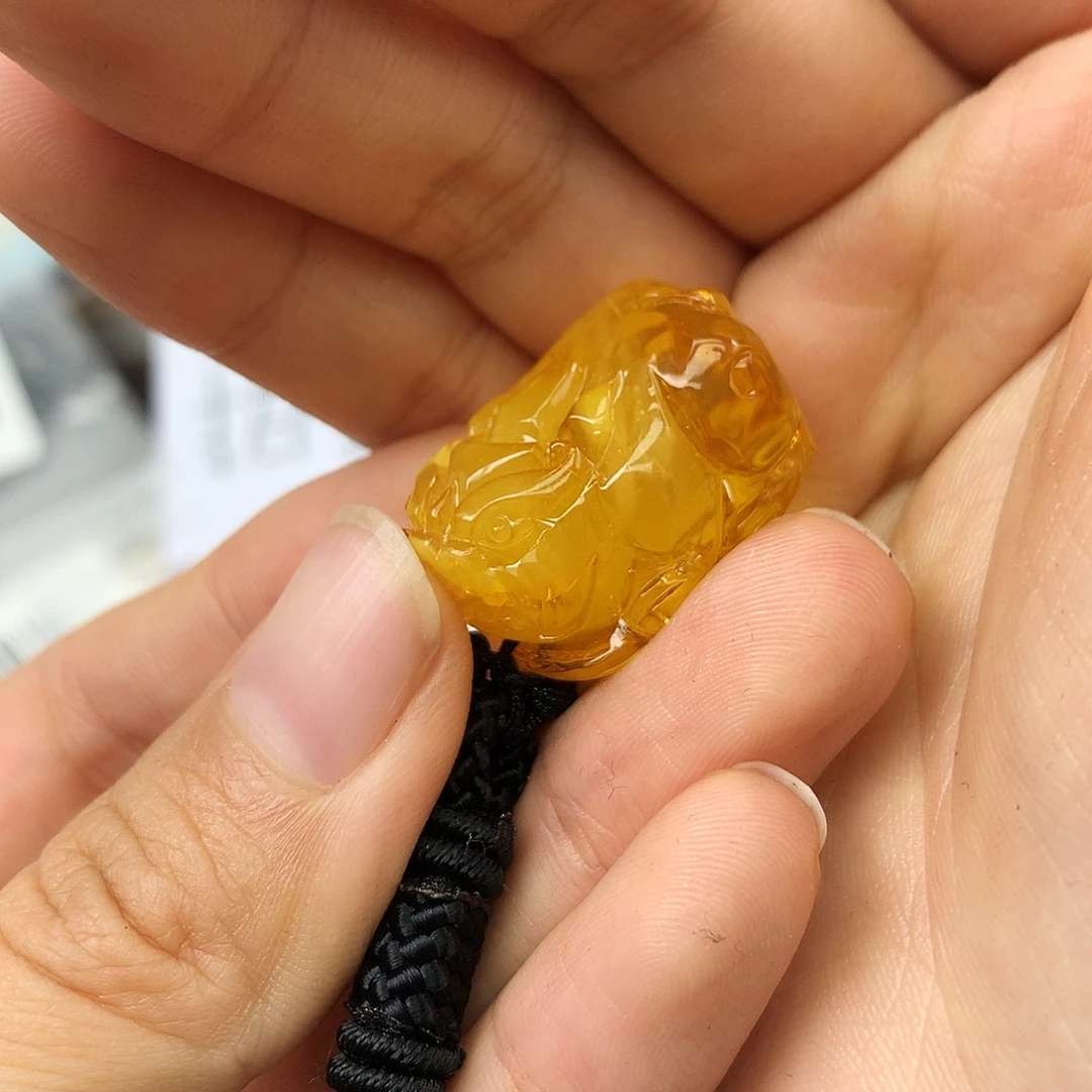 未镶嵌琥珀珠宝奇石