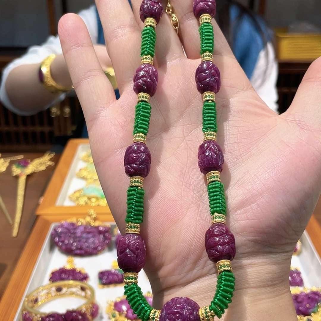 锦纶铁合金吊坠项链红宝