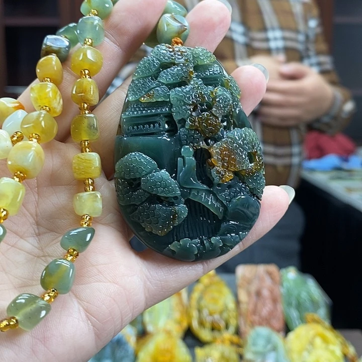 蛇纹石玉未镶嵌颈饰