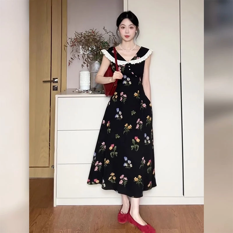 2025夏季新款法式复古翻领无袖碎花连衣裙旅游度假风娃娃领长裙子