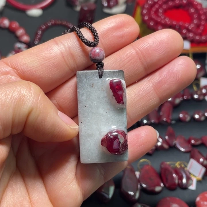 天然辰砂原石晶体无事牌