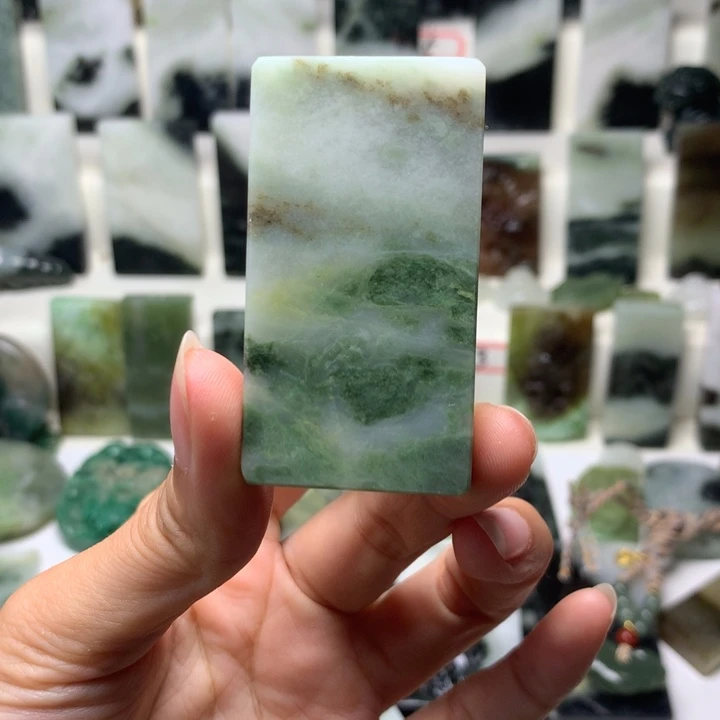 独山玉未镶嵌颈饰