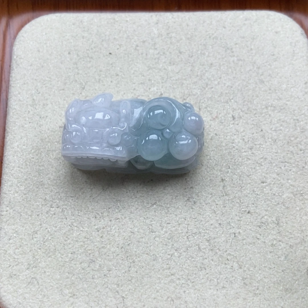 翡翠未镶嵌颈饰霸王貔貅