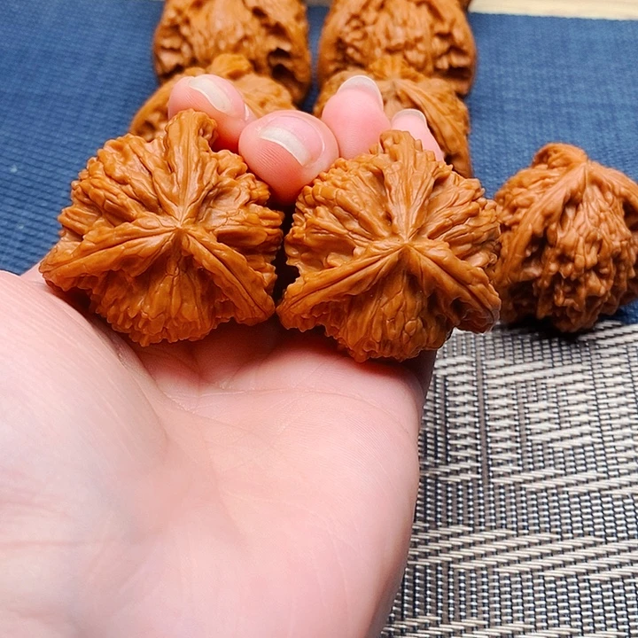 超***汁文玩核桃吊坠三棱