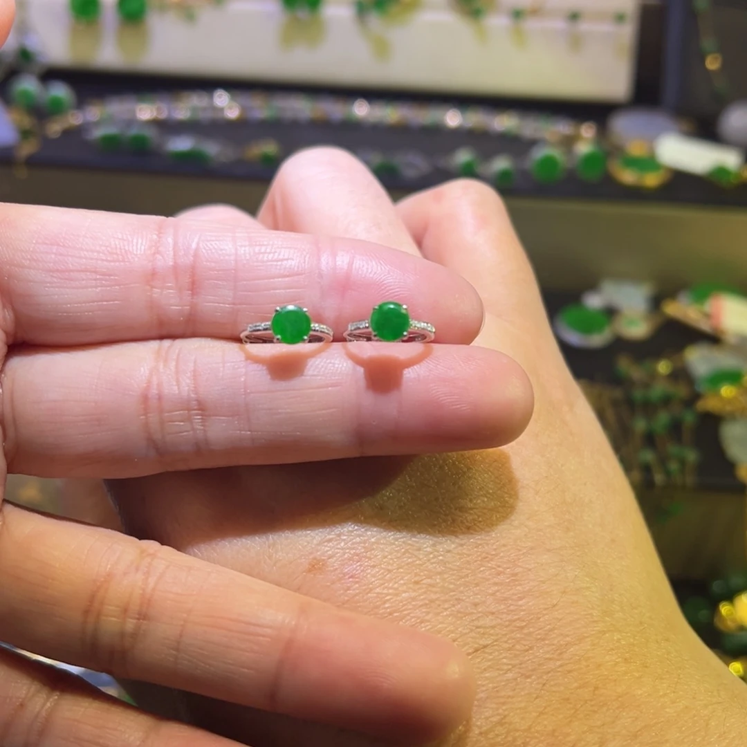 颈饰18K金镶嵌翡翠耳包