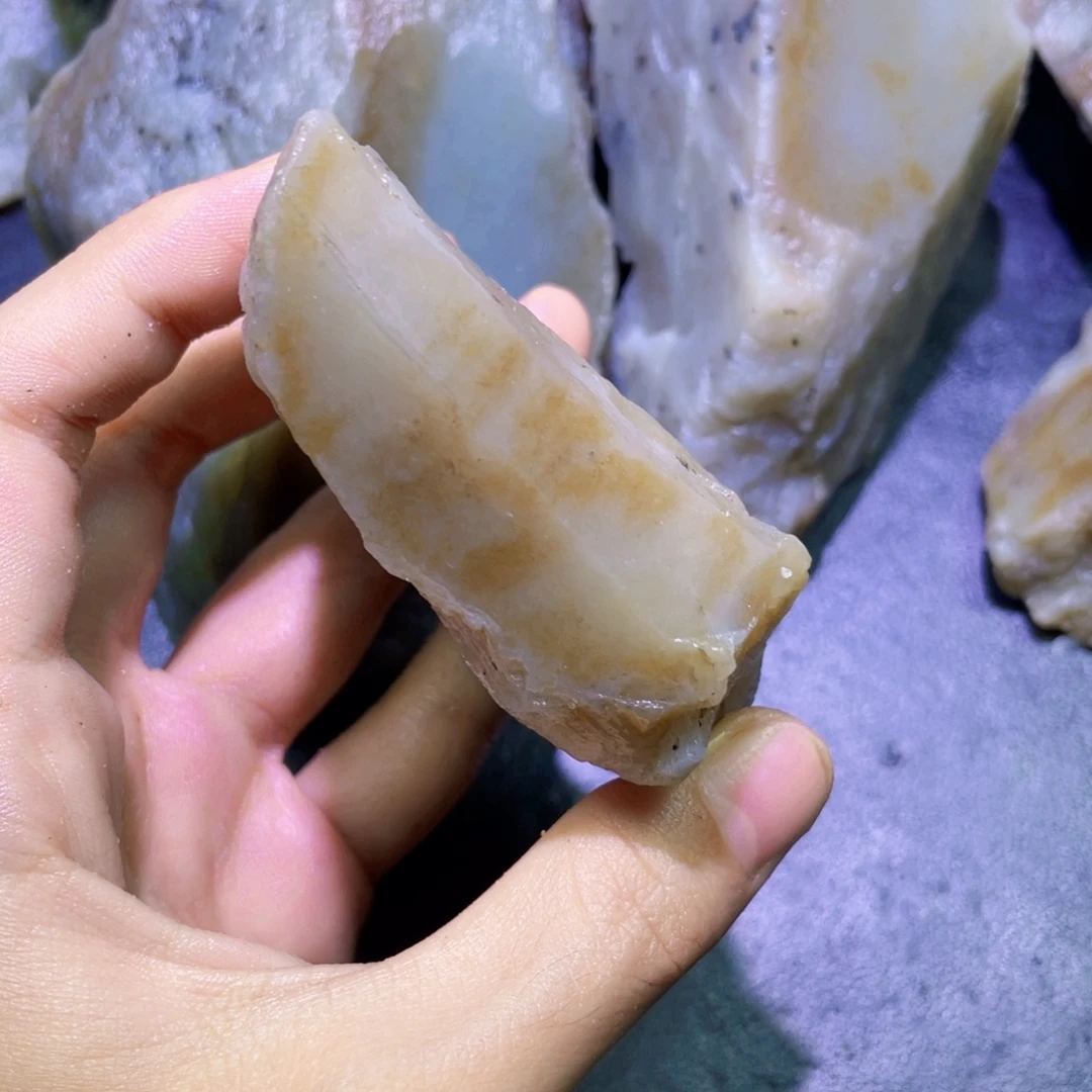 和田玉未镶嵌珠宝半成品