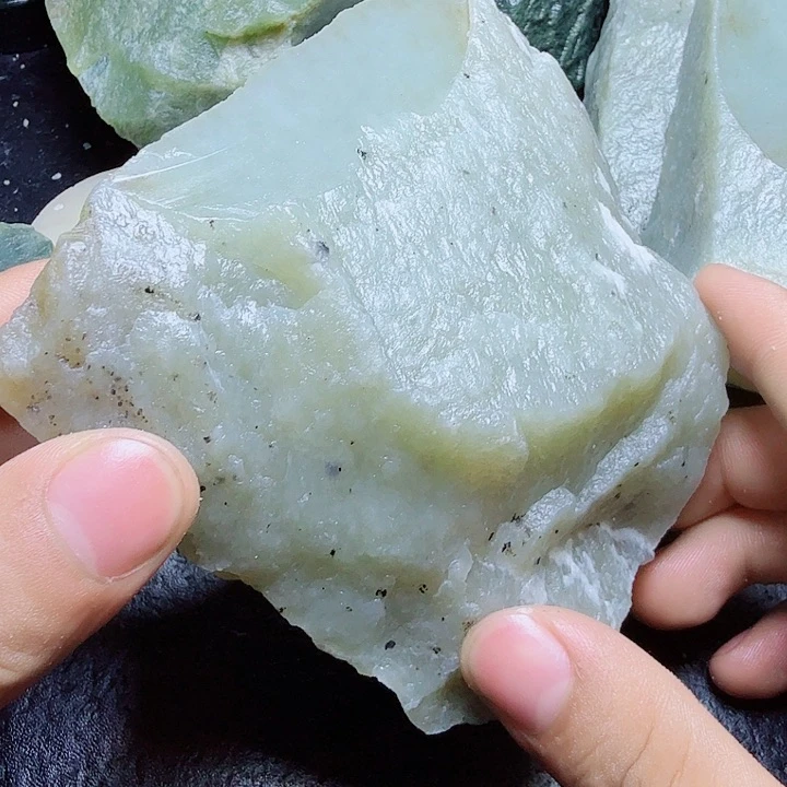 和田玉（糖玉）未镶嵌珠宝奇石艳**照