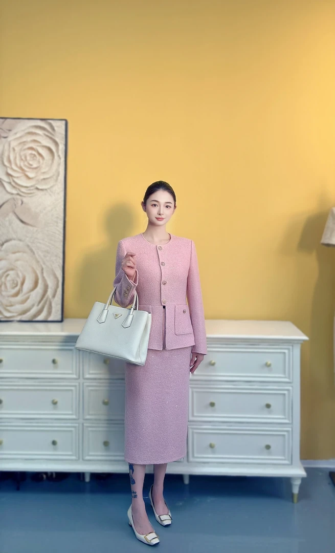 剀剀莉（coco小姐粉色）高定气质圆领人丝鱼鳞羊毛进口亮片小香套装