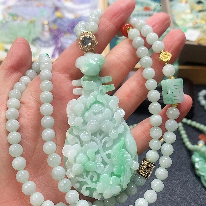 翡翠颈饰未镶嵌吊坠