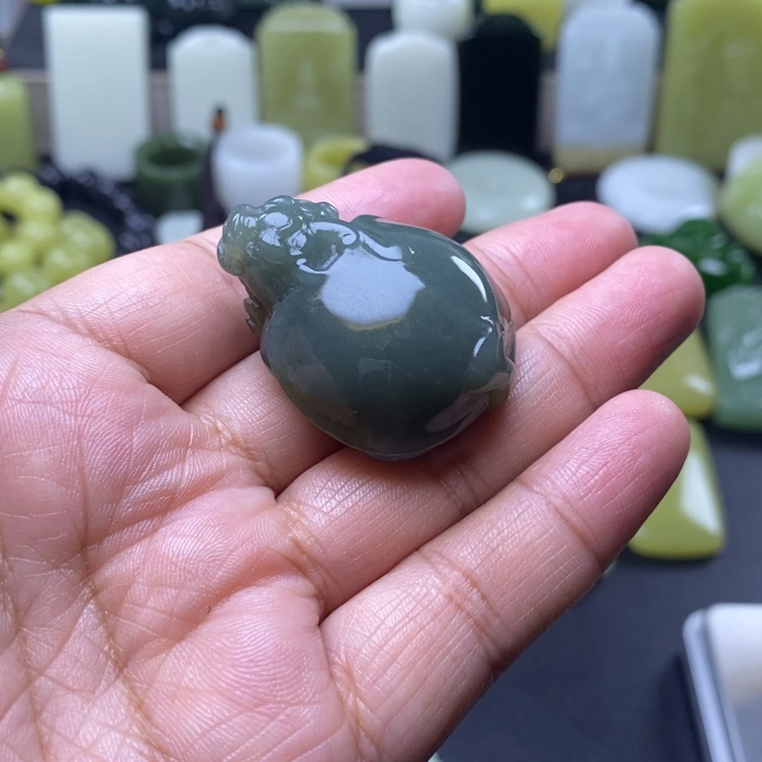 和田玉未镶嵌颈饰D***?