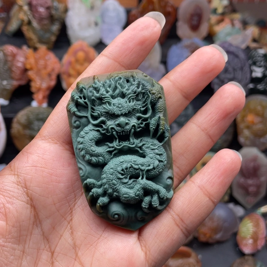 未镶嵌手工雕刻定制石英质玉（阿拉善玉）青龙牌