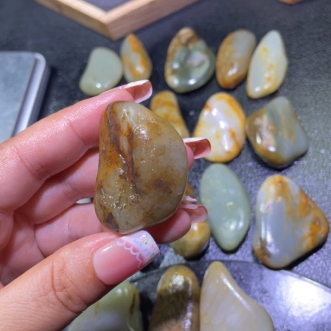 【闪购商品】和田玉未镶嵌颈饰青*