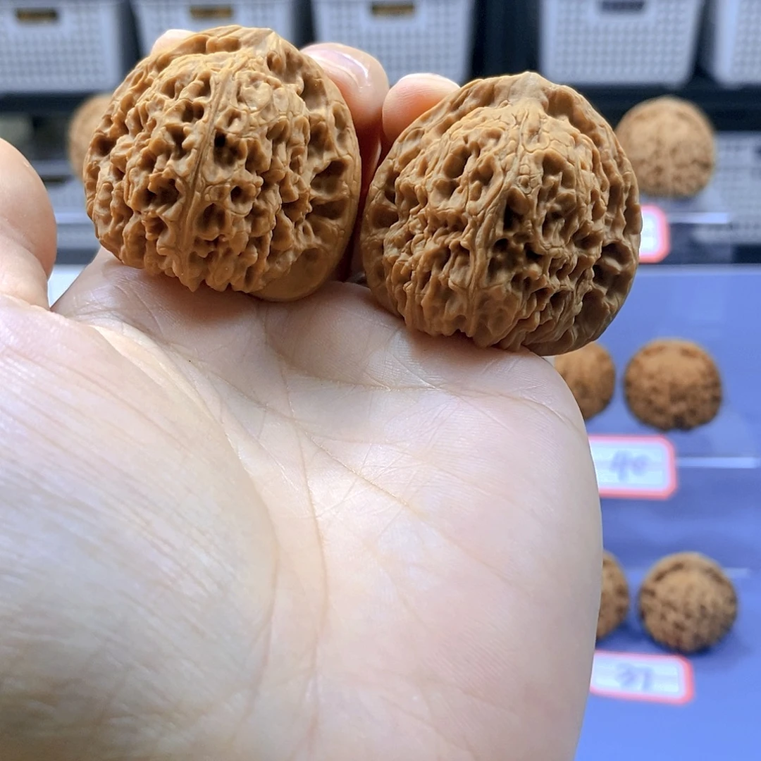 指***沙吊坠文玩核桃南疆石全品