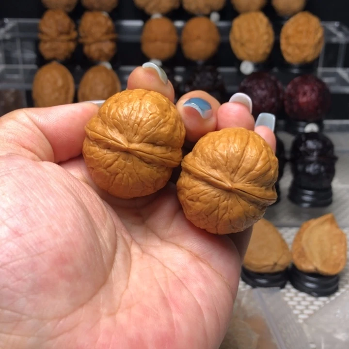 橄榄核吊坠17瓷娃娃