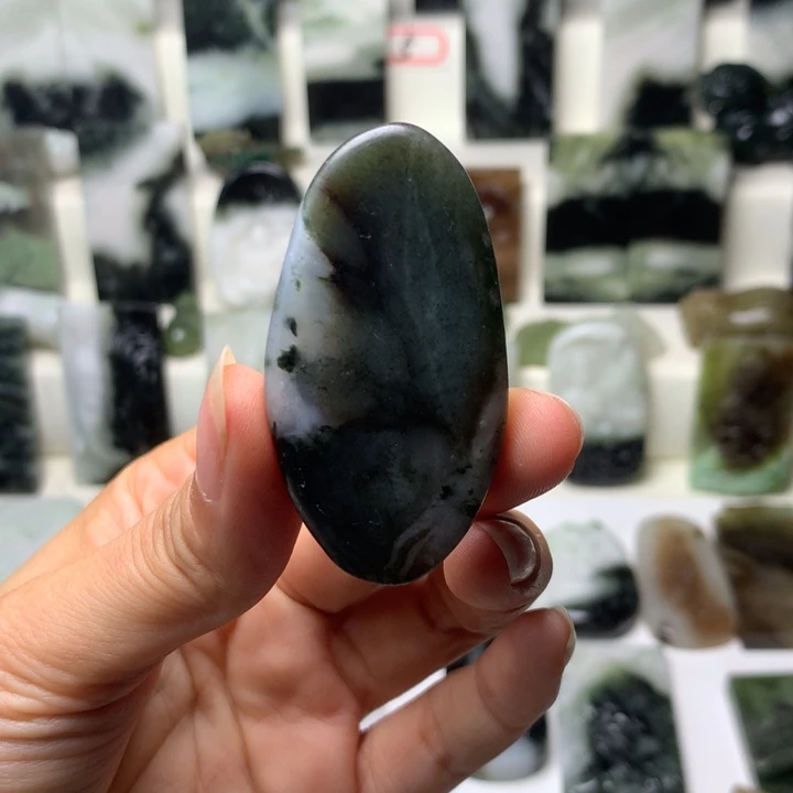 独山玉未镶嵌颈饰