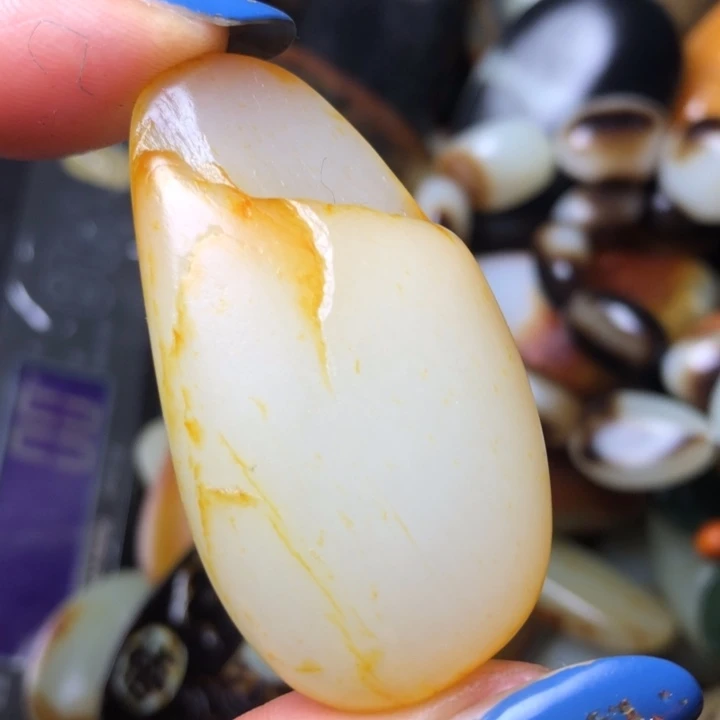 和田玉未镶嵌珠宝奇石