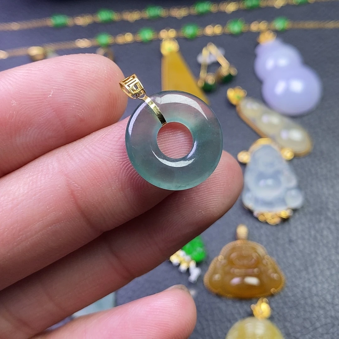 颈饰18K金镶嵌翡翠