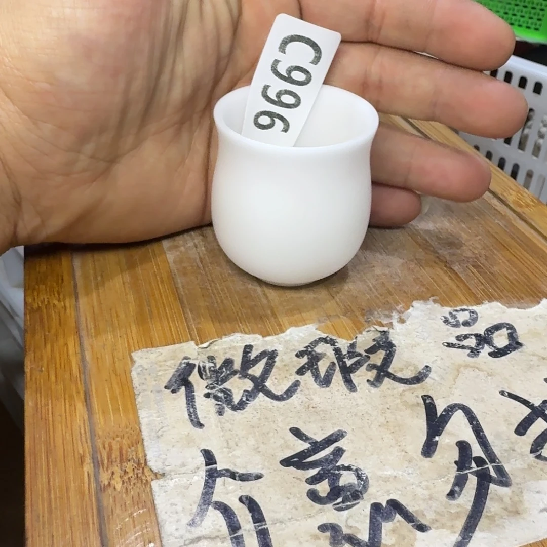 微瑕疵介意勿拍陶瓷器皿H112