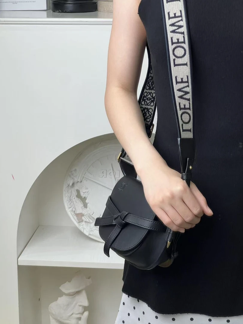 99新 LOEWE/罗意威 新款gate mini黑色斜跨包/优品
