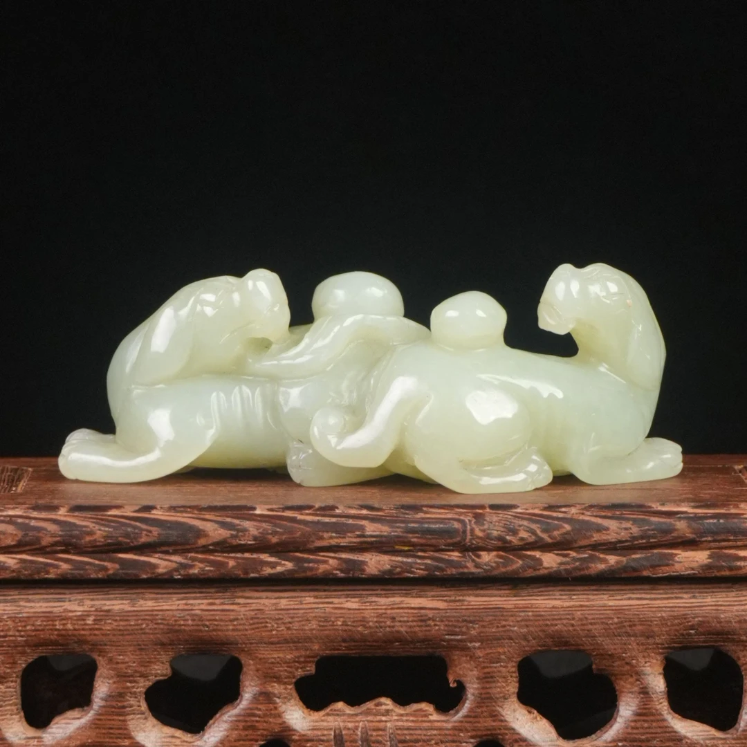 lot11343 1982 公元19-20世纪前期 玉雕件 41g