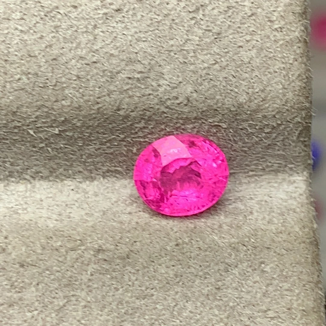 童***杺尖晶石裸石0.955克拉马亨盖尖晶石